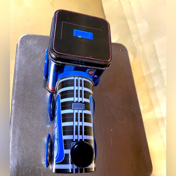 OREO TIN TRAIN VTG 1997 KEY & MUSIC BOX INSIDE PLAYS IT’S A SMALL WORLD NABISCO - Picture 11 of 13